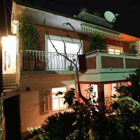 Stela בית הארחה