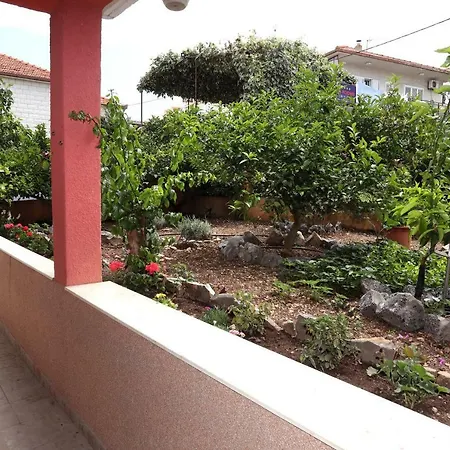 Stela בית הארחה